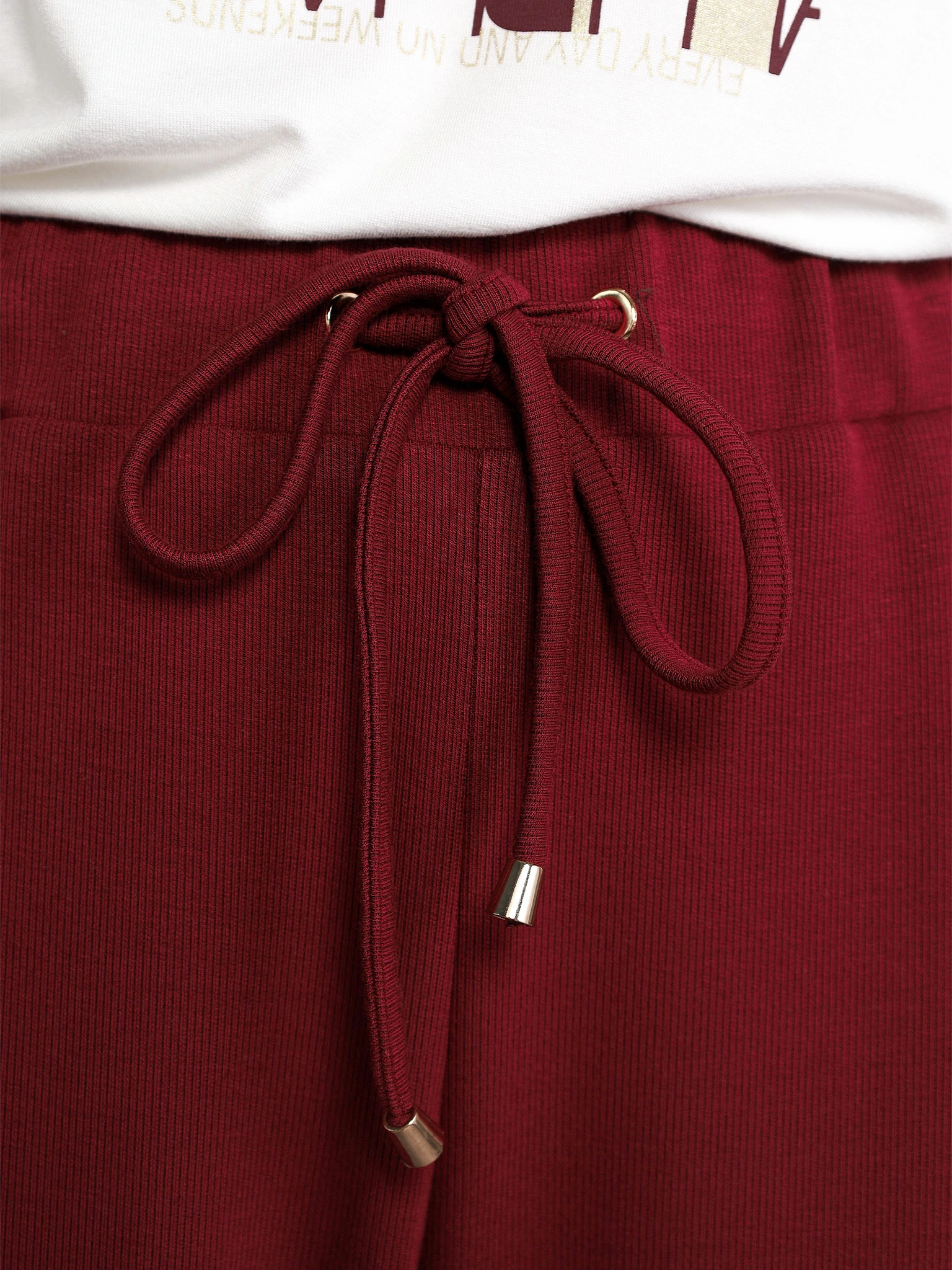 Брюки трикотажные бордового цвета с эластичным поясом